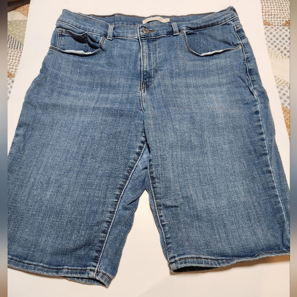 Levi's Women's Blue Denim Classic Bermuda Shorts (Size 31)